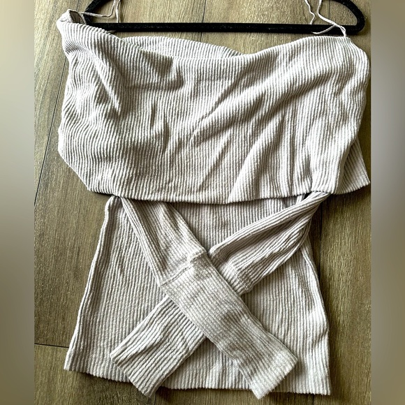 FREE PEOPLE off the shoulder sweater - Picture 1 of 3